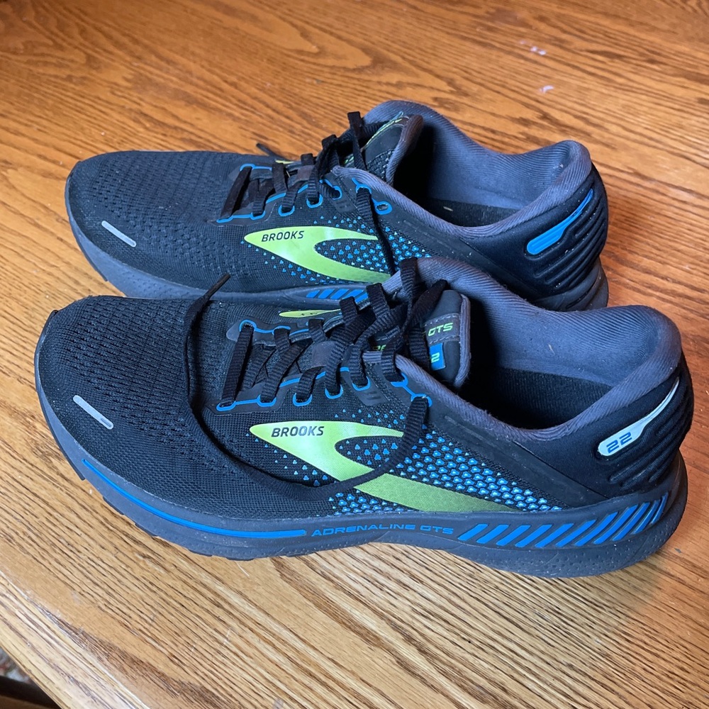 Brooks adrenaline GTS size 9 running / training shoe.